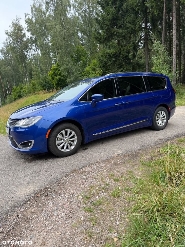 Chrysler Pacifica - 22