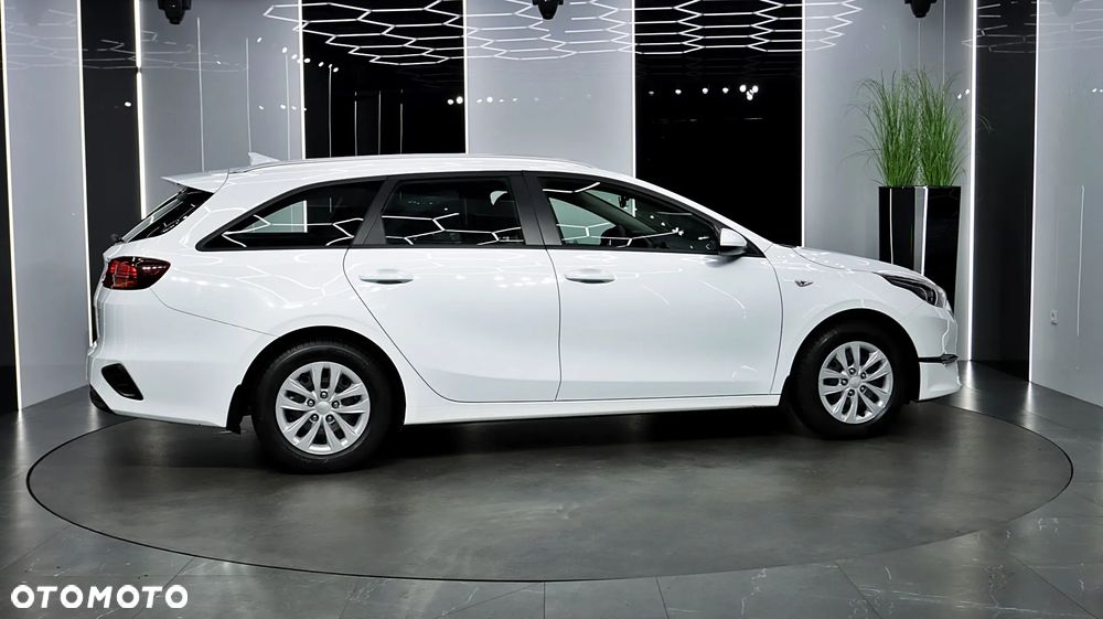 Kia Ceed - 11