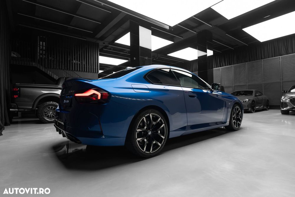 BMW M2 M240i xDrive - 11