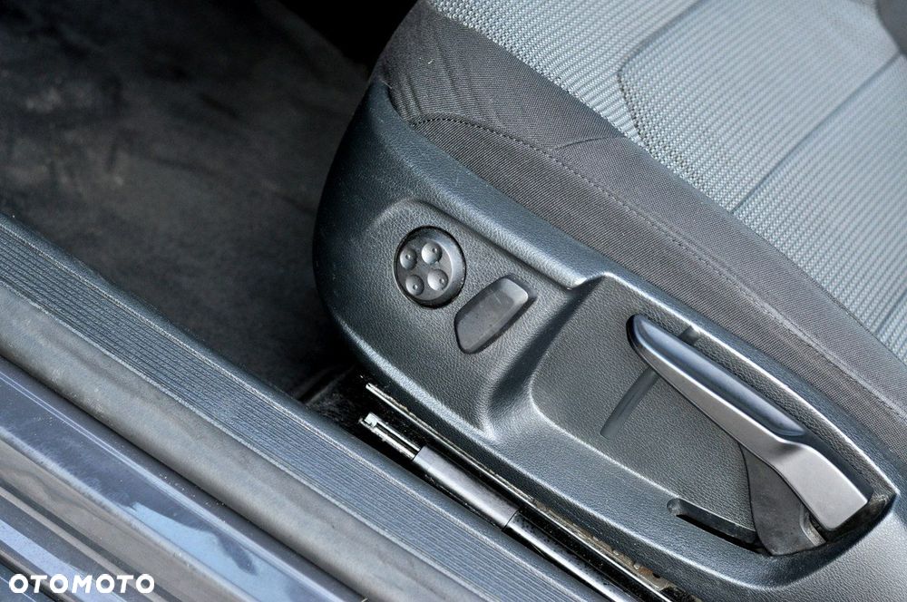 Volkswagen Passat - 11