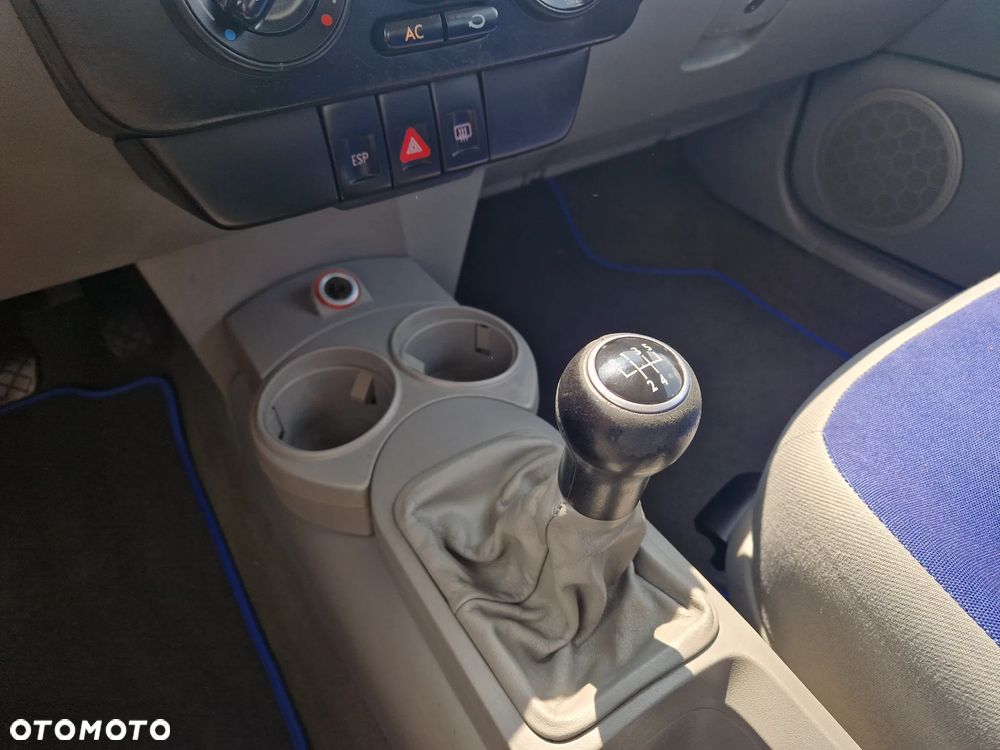 Volkswagen New Beetle - 13