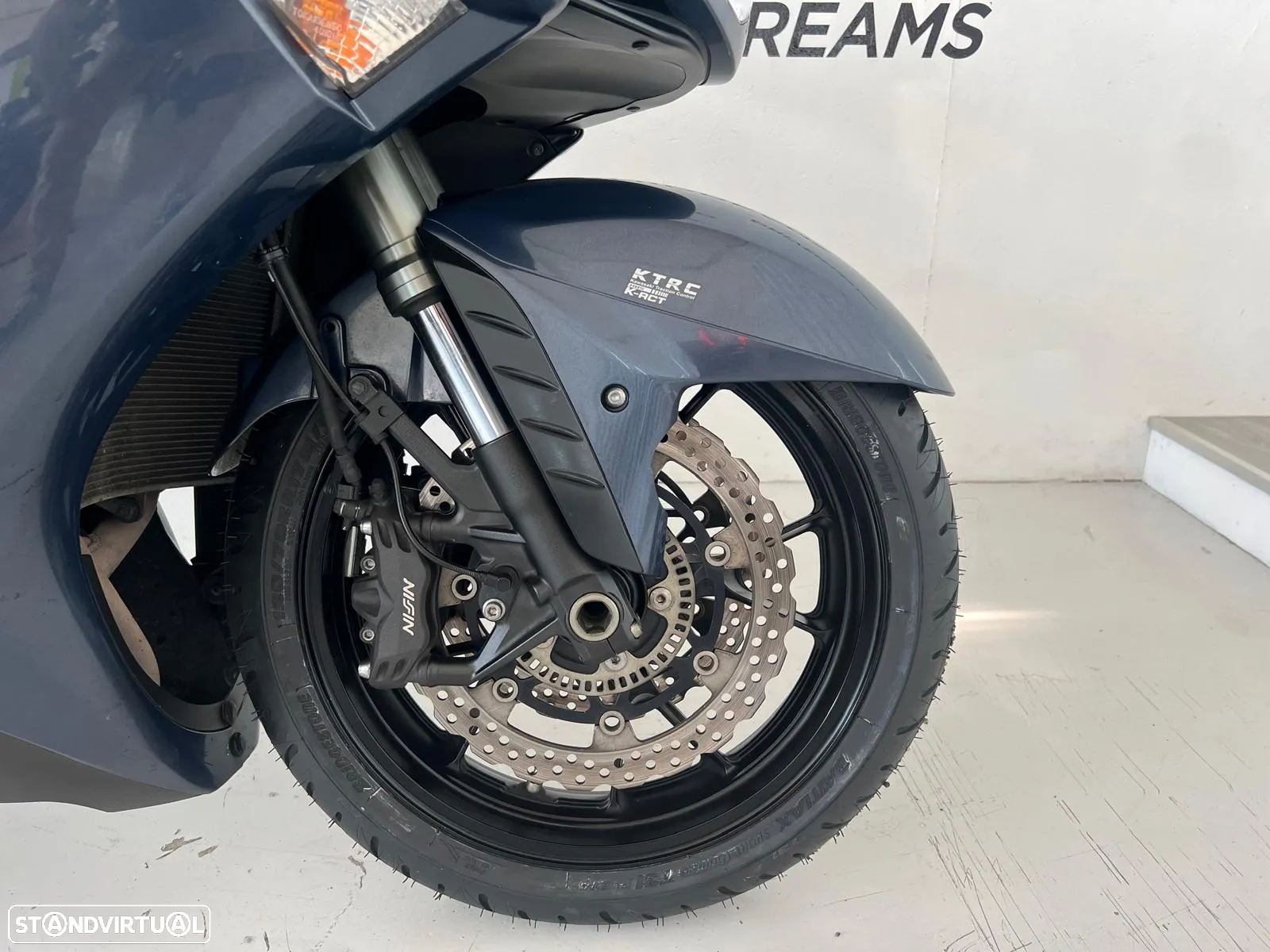 Kawasaki GTR 1400 - 6