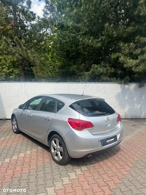 Opel Astra IV 1.4 T Cosmo - 6