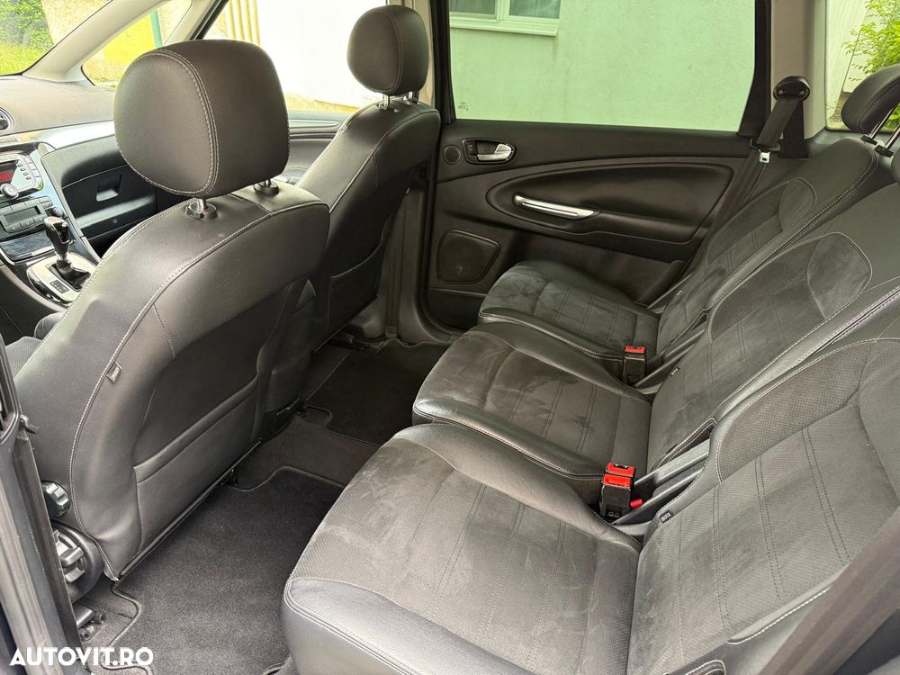 Ford S-Max - 11