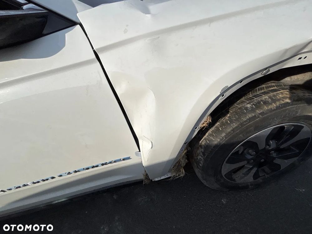 Jeep Grand Cherokee - 28