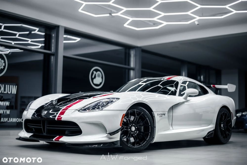 Dodge Viper - 8