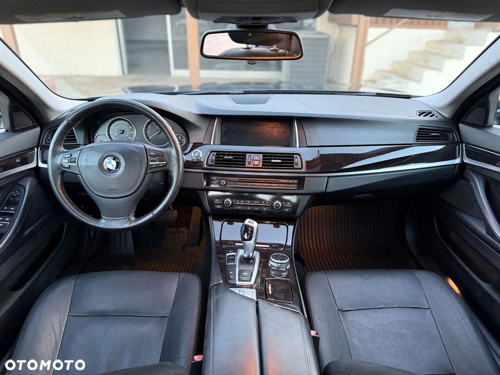 BMW Seria 5 528i xDrive Modern Line - 12