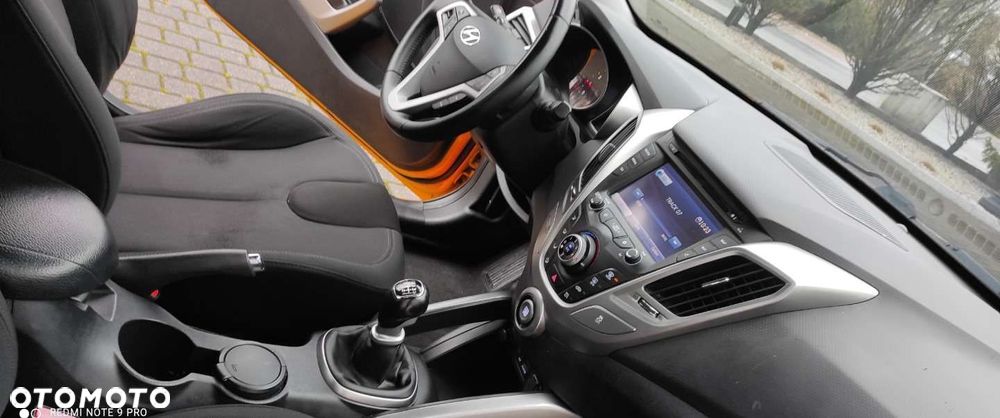 Hyundai Veloster - 31