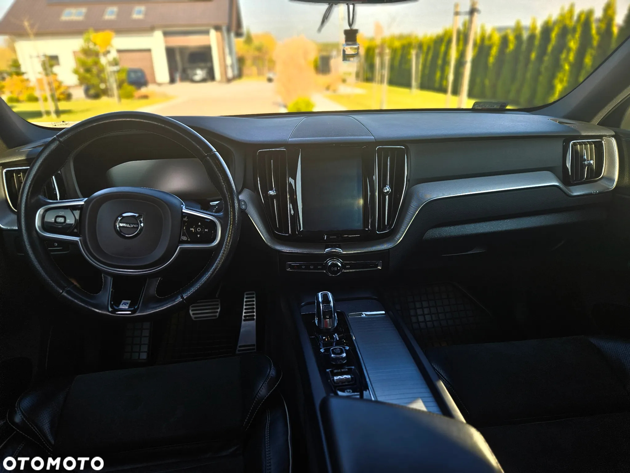 Volvo XC 60 T8 AWD Plug-In Hybrid R-Design - 5