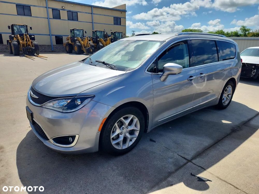 Chrysler Pacifica - 1