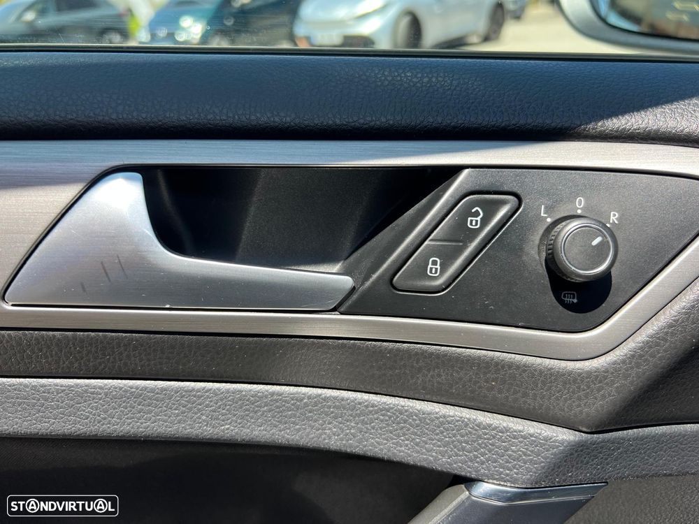 Volkswagen Golf 1.6 TDi GPS Edition — fotografia 11