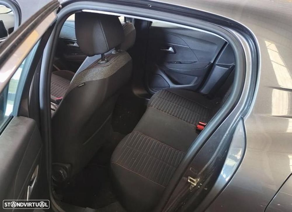 Peugeot 208 - 3
