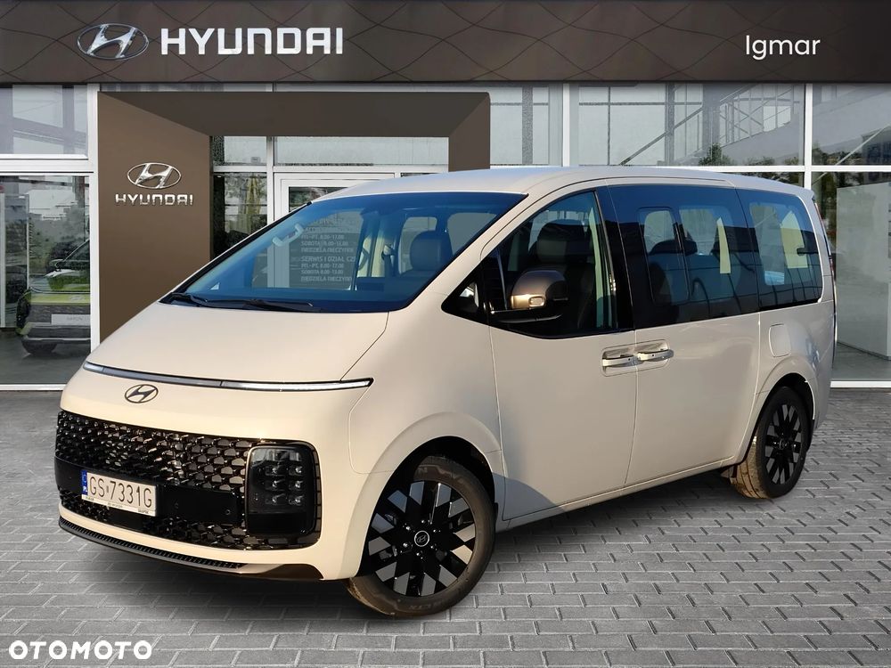Hyundai Staria 1.6 T-GDI HEV Luxury