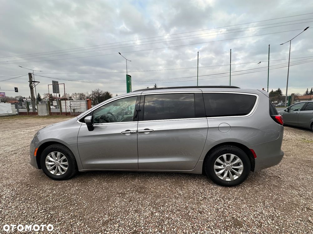 Chrysler Pacifica - 6