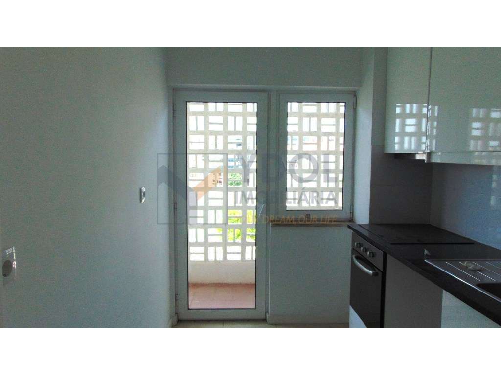 T1 Remodelado com Varanda Generosa e Excelente Luminosidade no Alto... - Grande imagem: 3/13