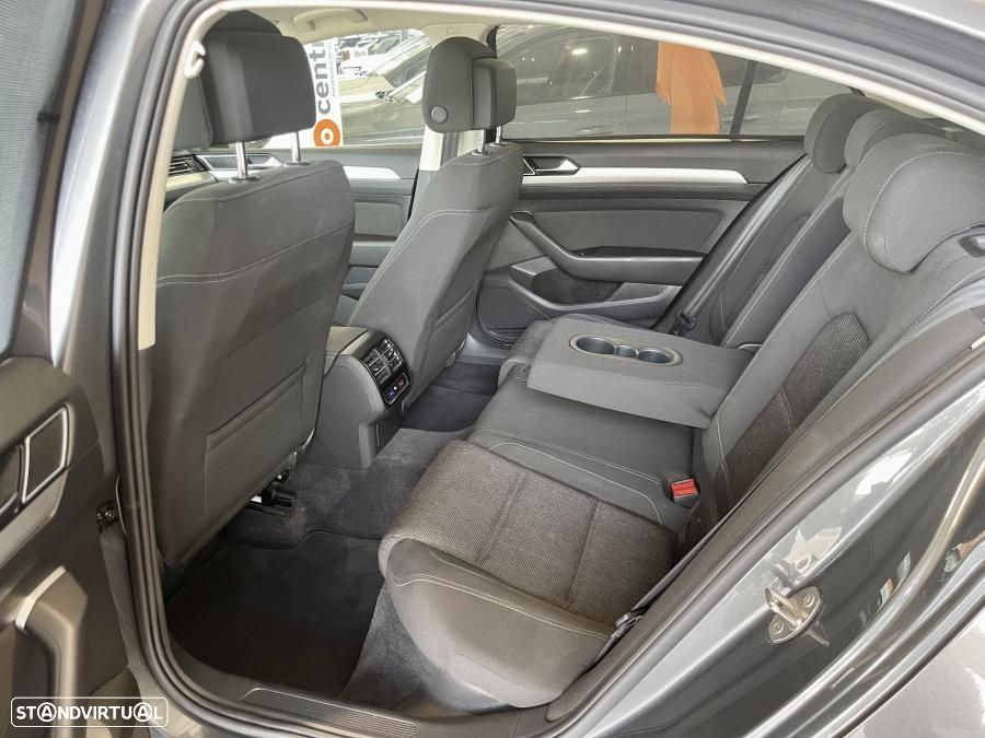 VW Passat 1.6 TDI BlueMotion - 23