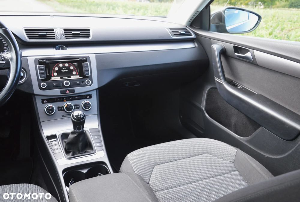 Volkswagen Passat - 31