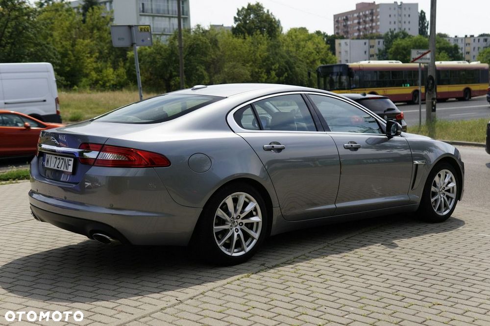 Jaguar XF 3.0 V6 D Luxury - 5