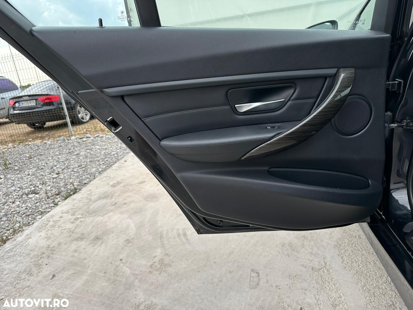 BMW Seria 3 320d xDrive Aut. Luxury Line - 26