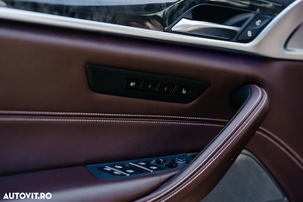 BMW Seria 5 540i xDrive AT - 11