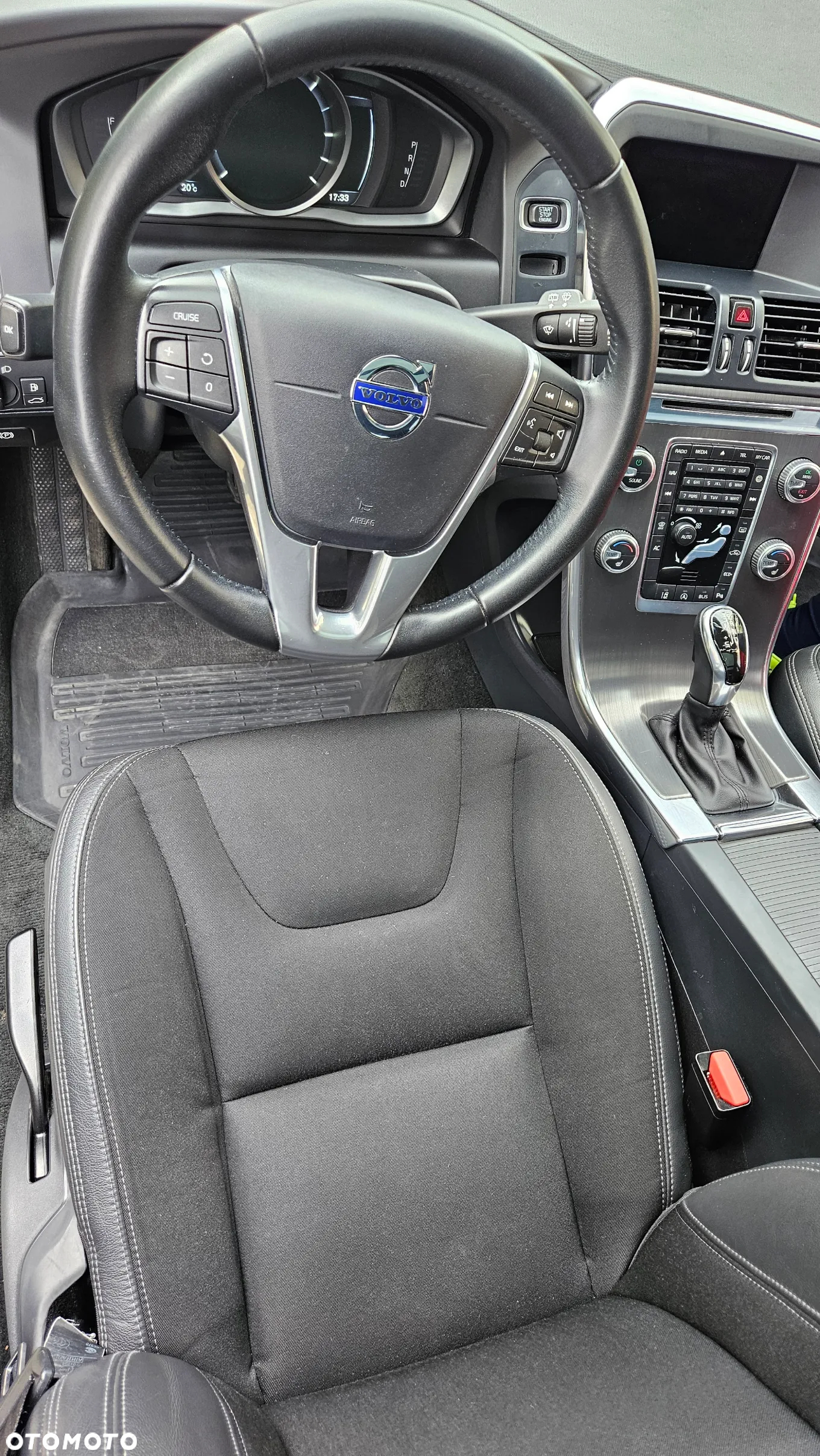Volvo XC 60 D4 Drive-E Momentum - 24