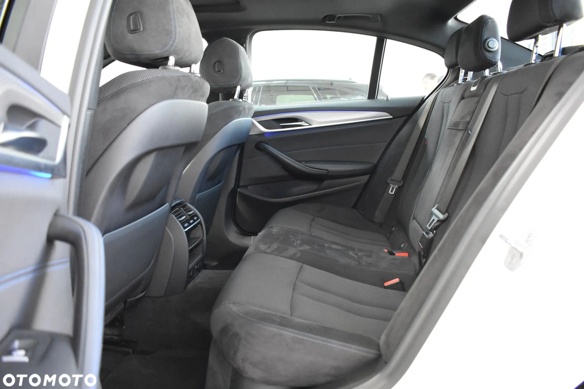 BMW Seria 5 520d M Sport - 24