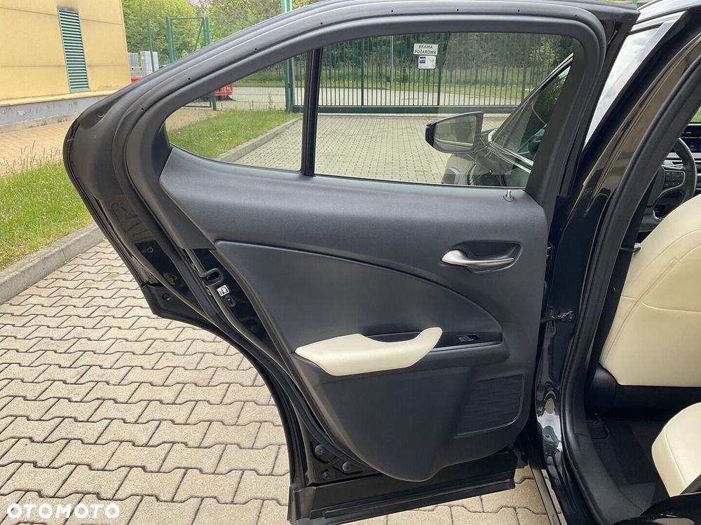 Lexus UX - 16