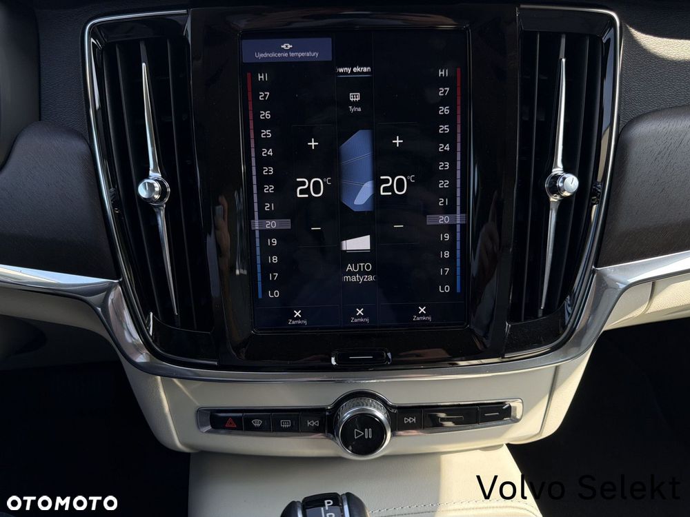 Volvo V90 Cross Country - 24
