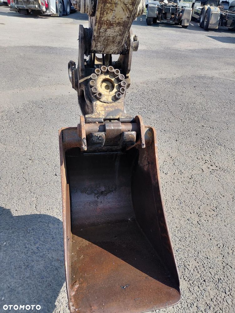 Takeuchi TB240 - 17