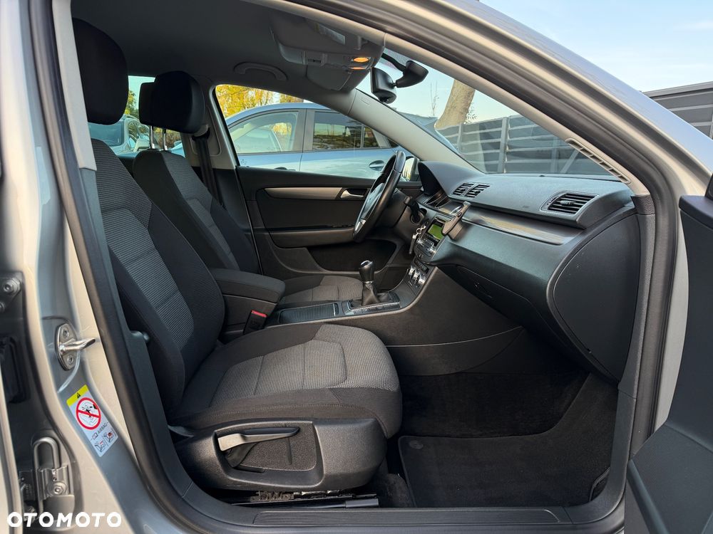 Volkswagen Passat - 20