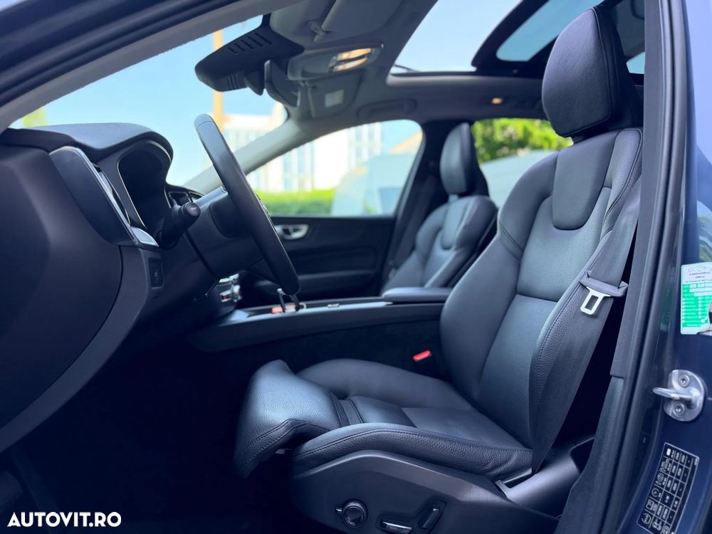 VOLVO XC60 2023 — imagine 10