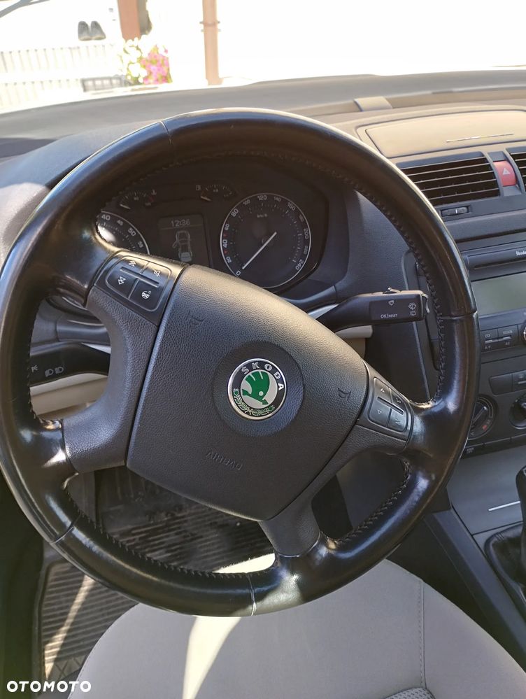 Skoda Octavia 1.6 Ambiente - 17