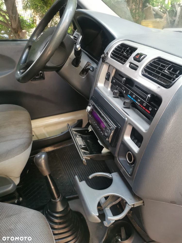Toyota HIACE - 9
