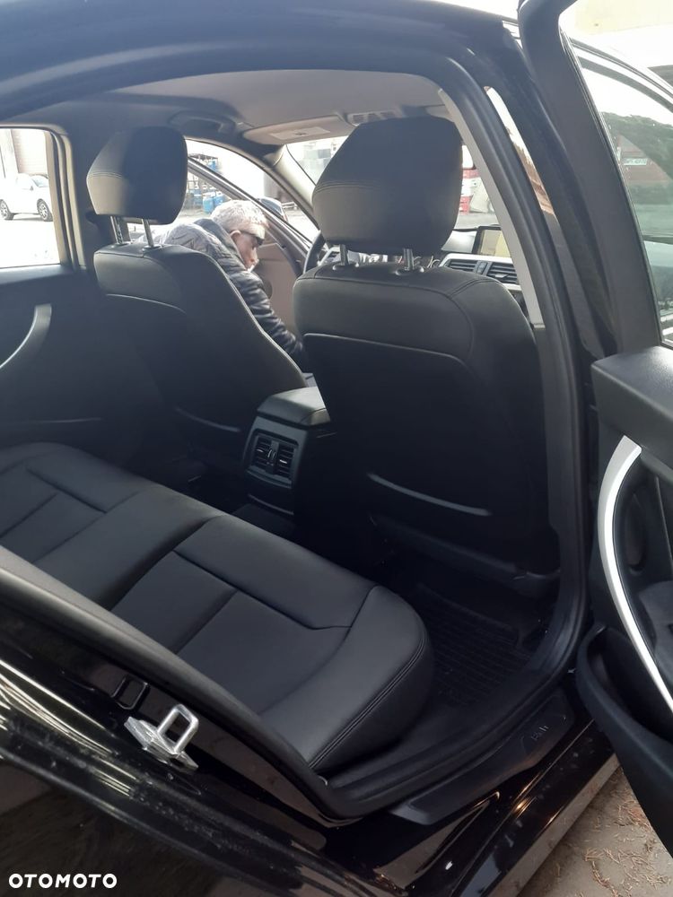 BMW Seria 3 320i - 9