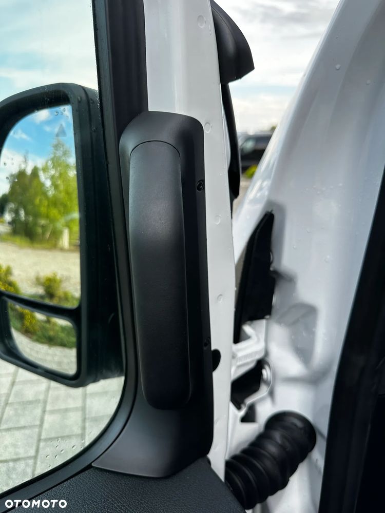 Mercedes-Benz Sprinter - 13