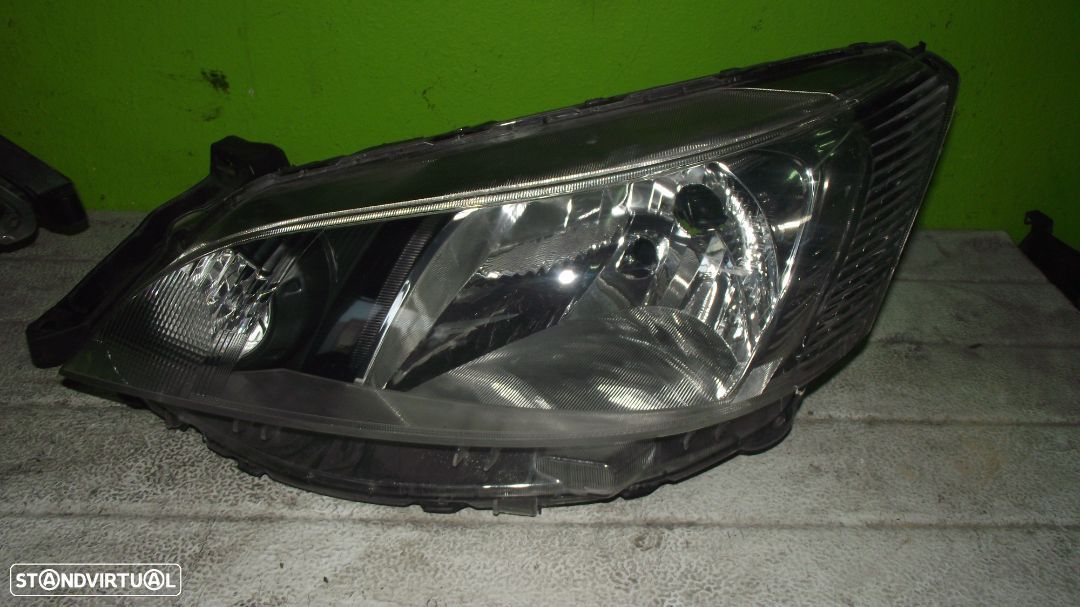 Farol Esquerdo Nissan NV200 - 2012 / 2014 - F926 - 1
