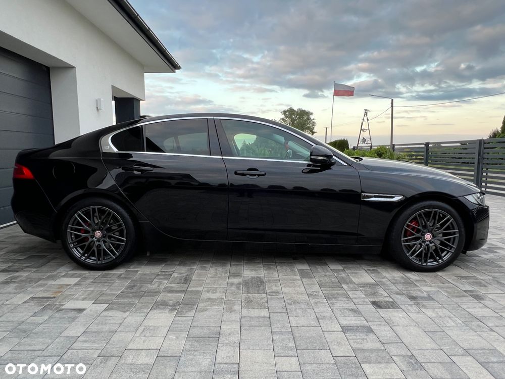 Jaguar XE 2.0 D Prestige - 5