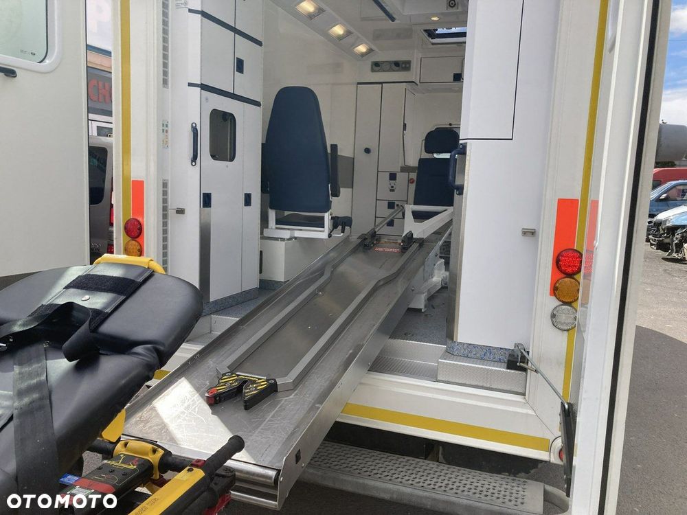 Mercedes-Benz Sprinter - 32