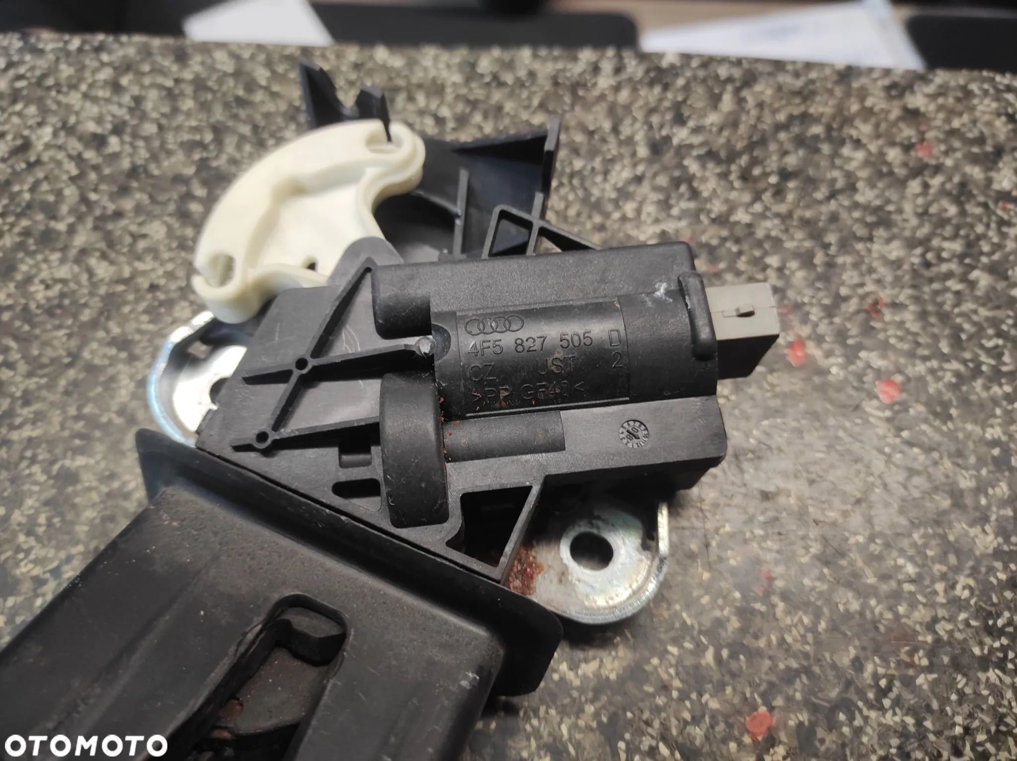 ZAMEK TYLNY TYŁ TYLNEJ KLAPY BAGAŻNIKA 4F5827505D VW JETTA A5 PASSAT B6 SEAT EXEO AUDI A4 A5 A6 A8 WYSYŁKA !!! - 2