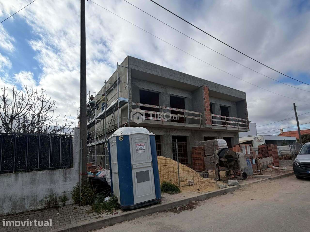 Moradia moderna T4 com piscina em Fernão Ferro - Grande imagem: 2/23