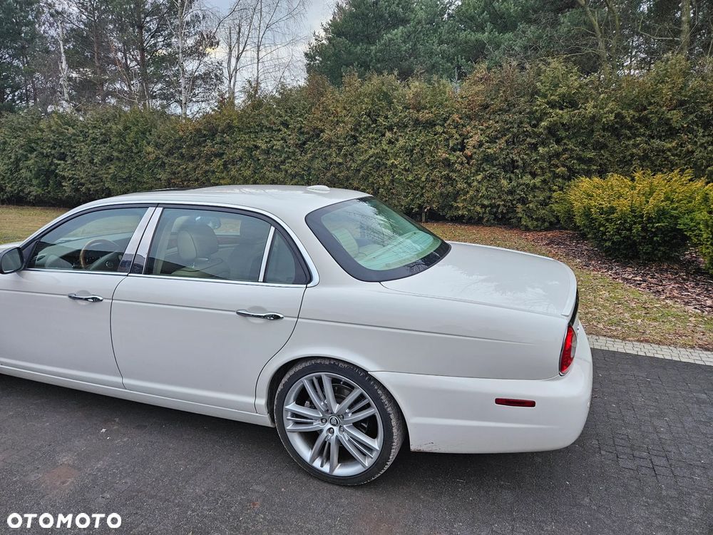 Jaguar XJ XJ8 4.2 LWB Executive - 3