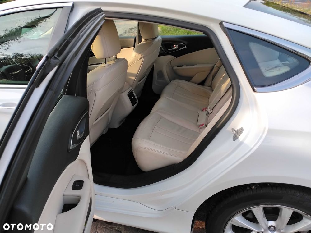 Chrysler 200 - 5