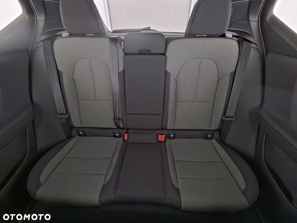 Volvo XC 40 B4 Plus Dark - 13