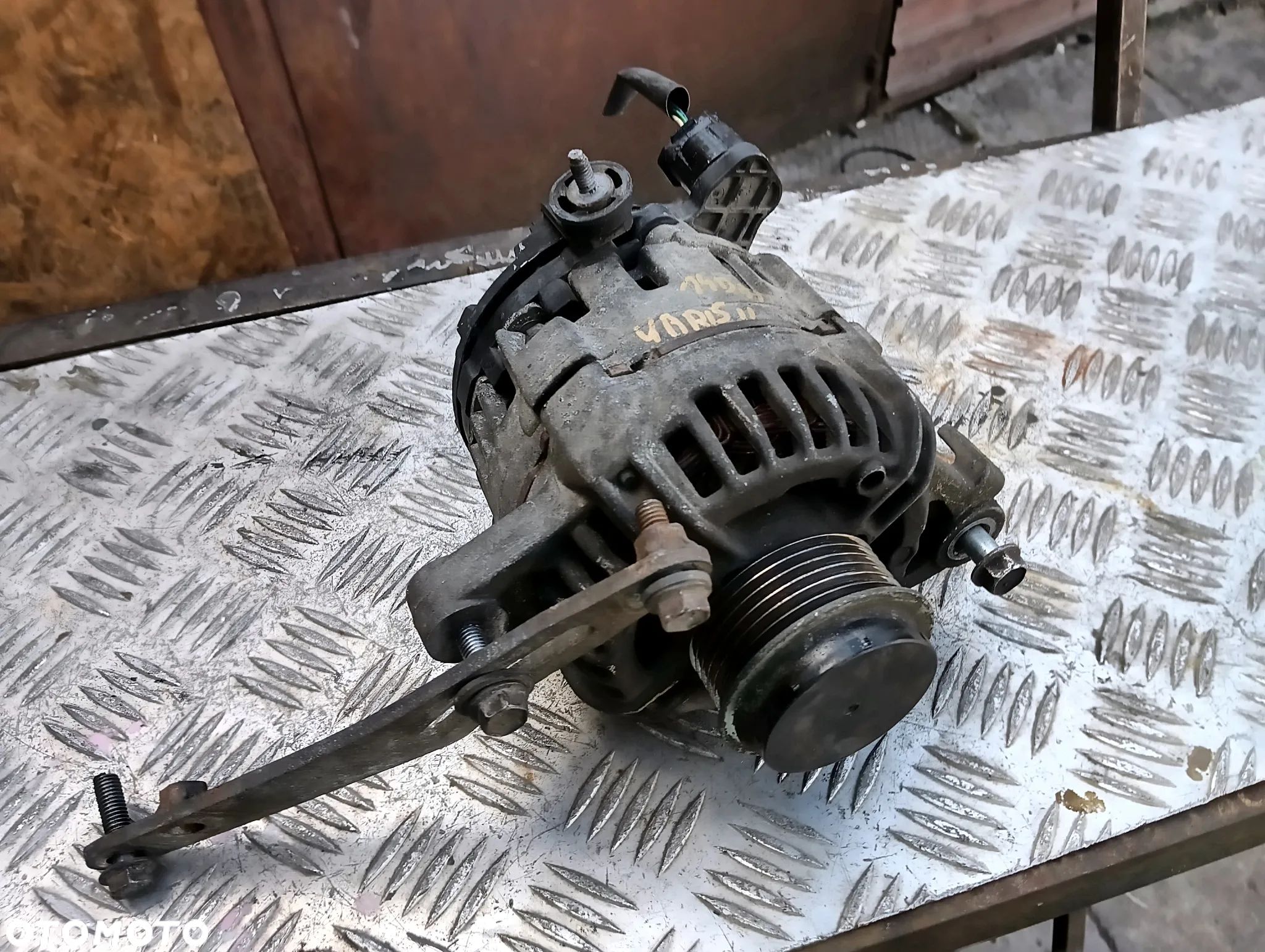 toyota yaris ii 1.4 d4d alternator 90a 27060-0n011 0124225055 bosch - 1