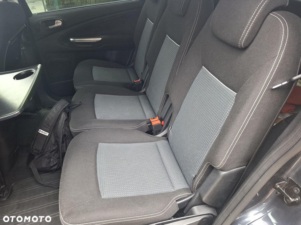 Ford S-Max - 10