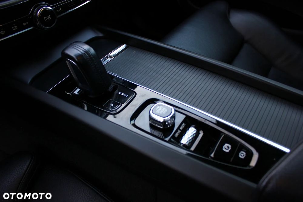 Volvo XC 60 T8 AWD Recharge Geartronic Polestar Engineered - 25