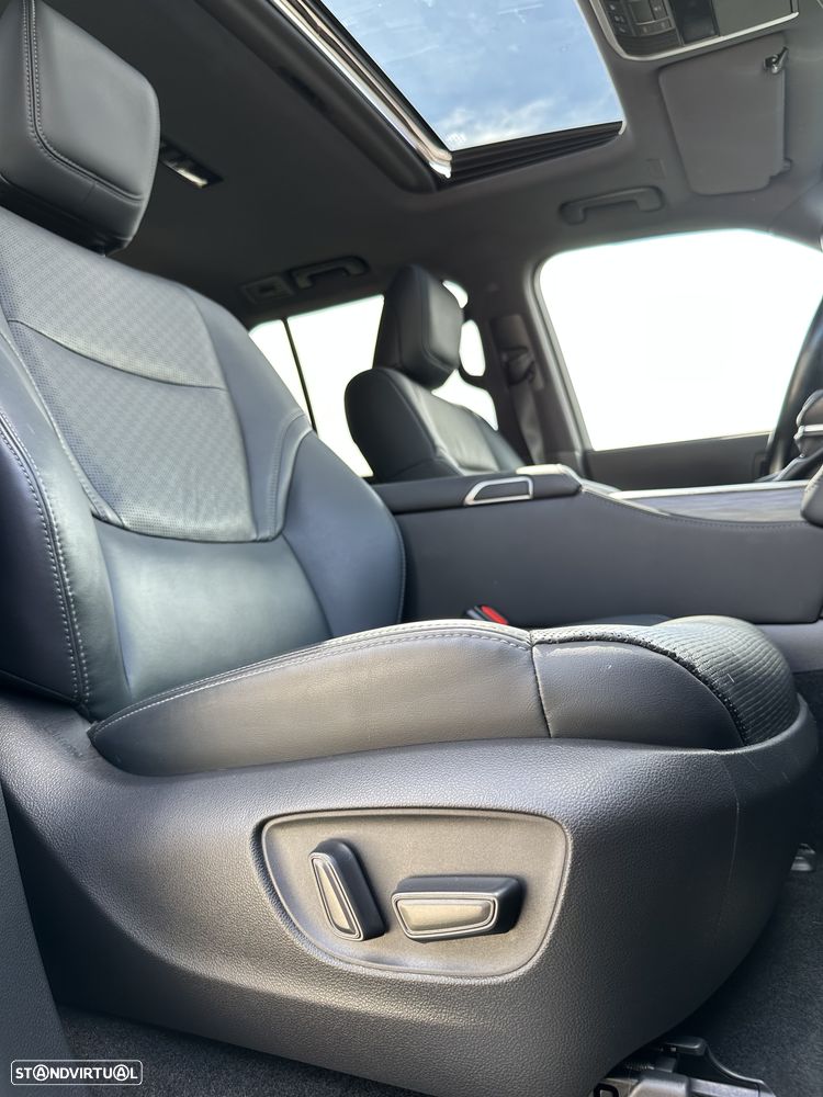 Toyota Land Cruiser 300 70th Anniversary - 35