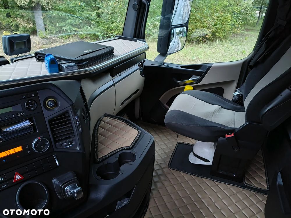 Mercedes-Benz Actros - 15