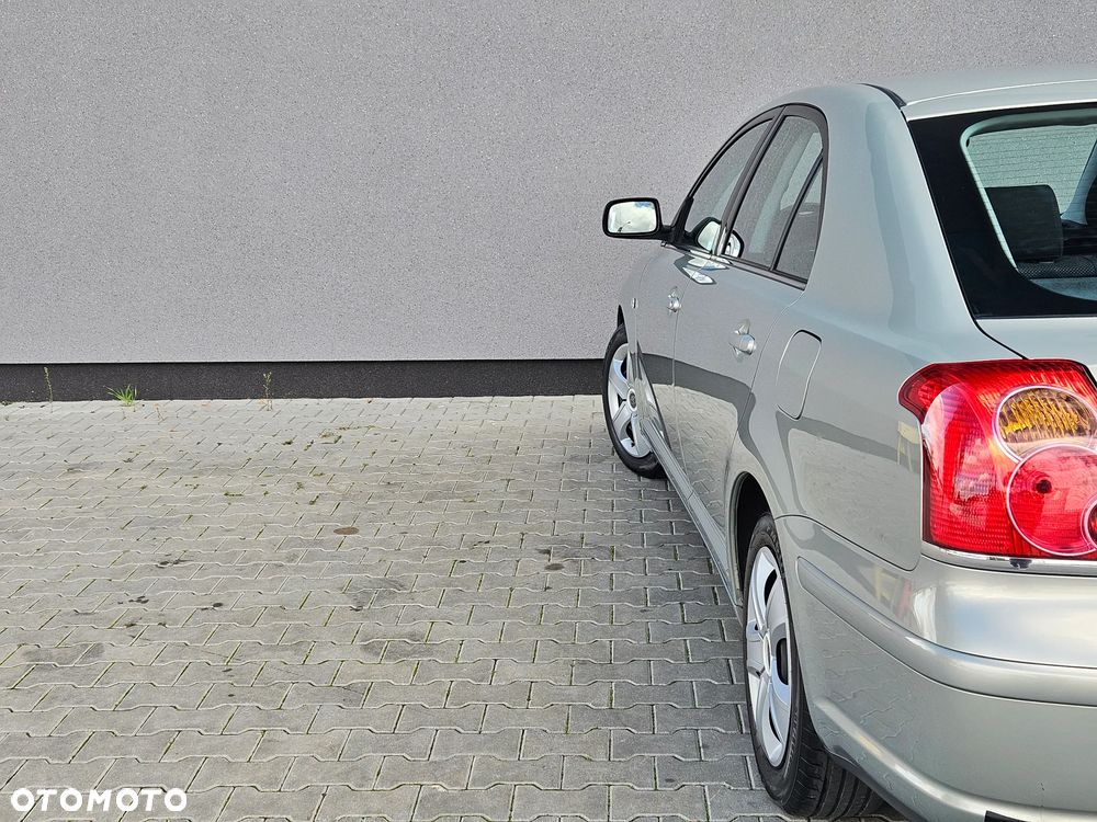 Toyota Avensis - 23