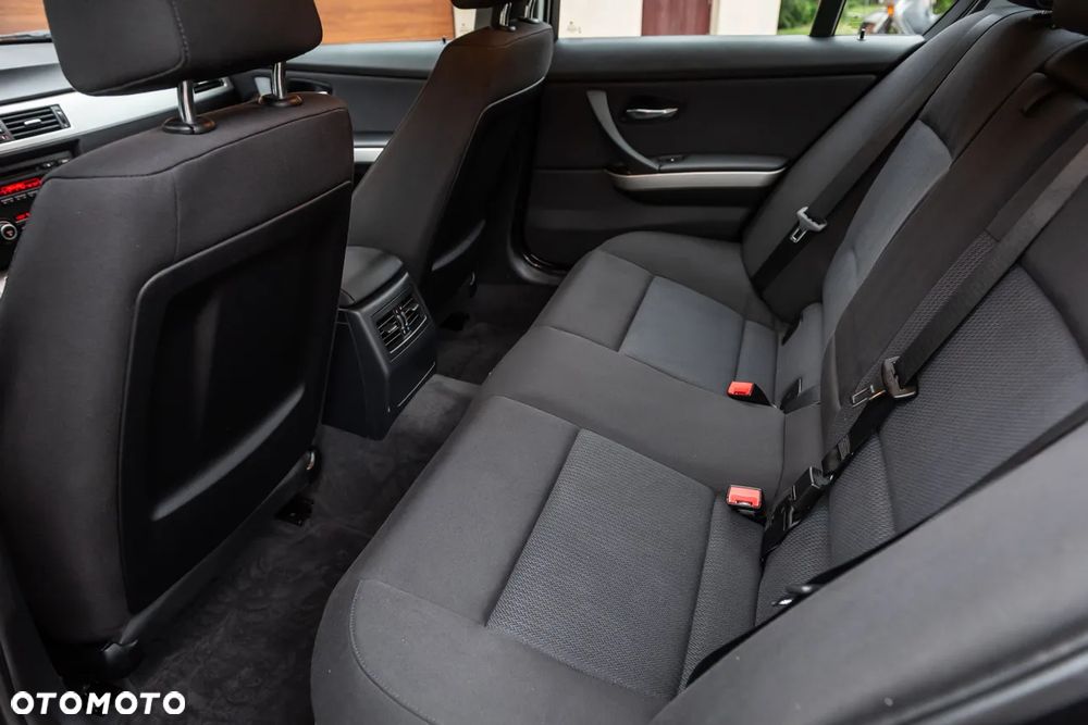 BMW Seria 3 318i Edition Exclusive - 14
